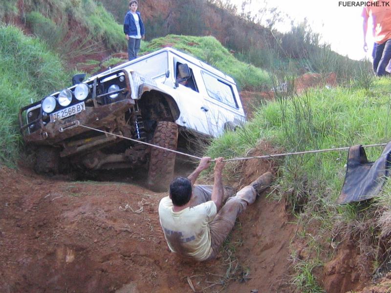Land Rover Defender trial 4x4