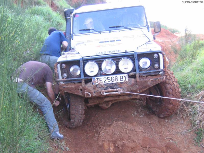 Land Rover Defender trial 4x4