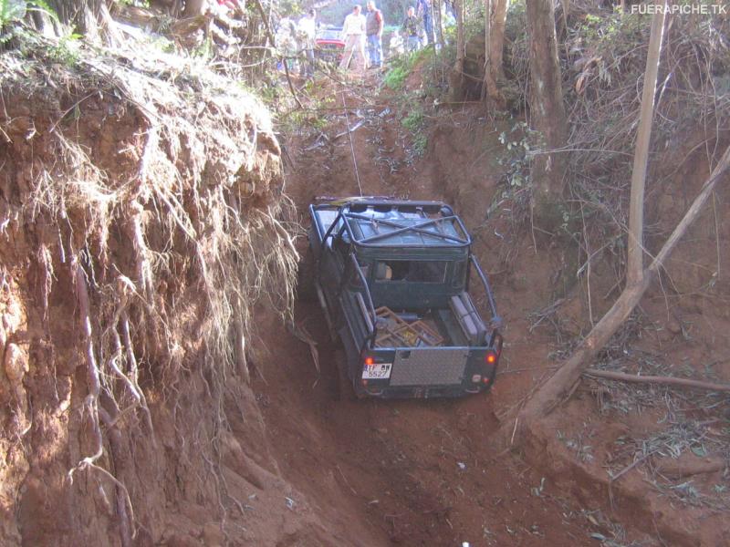 Land Rover Defender trial 4x4