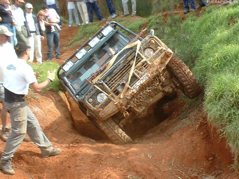 Land Rover Defender trial 4x4
