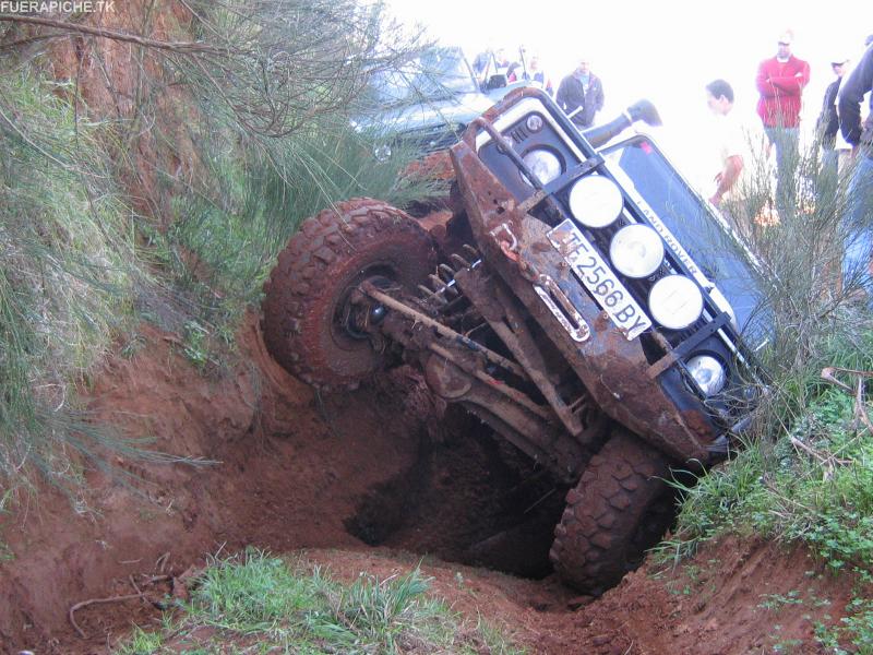 Land Rover Defender trial 4x4