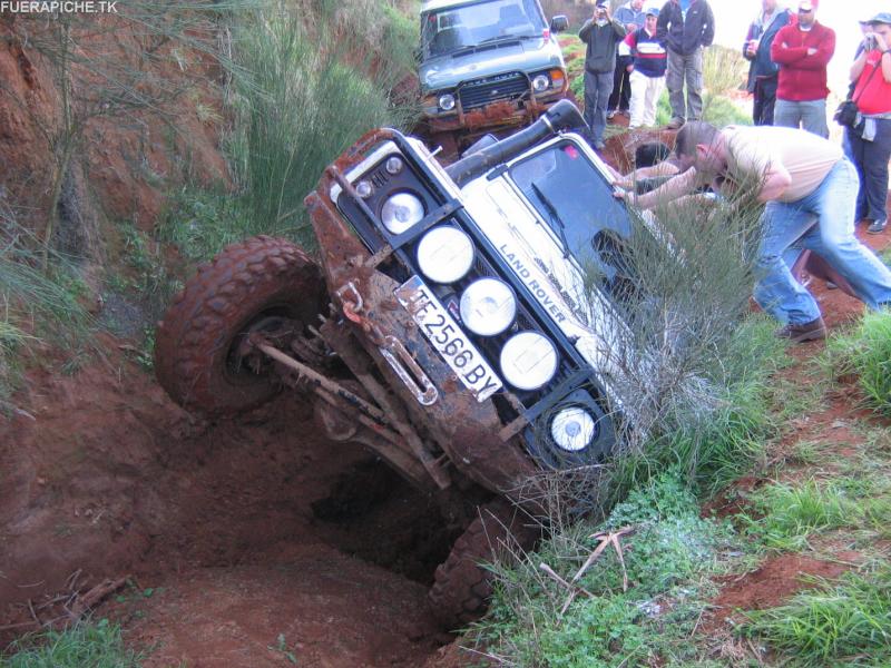 Land Rover Defender trial 4x4