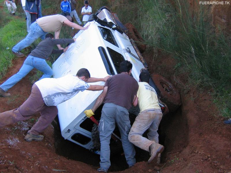 Land Rover Defender trial 4x4