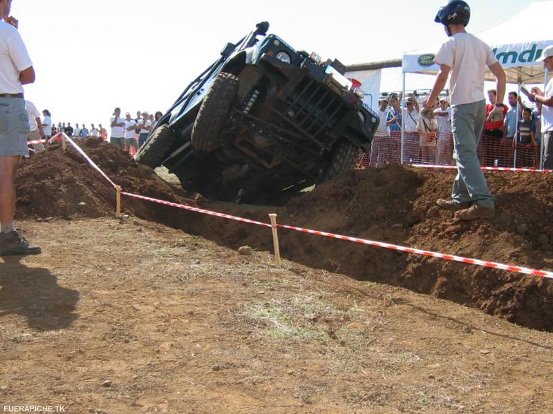 Land Rover Defender V8 trial 4x4