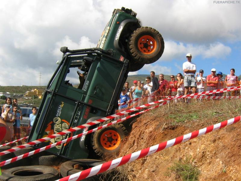 Land Rover Defender V8 trial 4x4