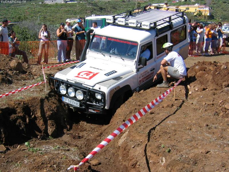 Land Rover Defender 110 trial 4x4