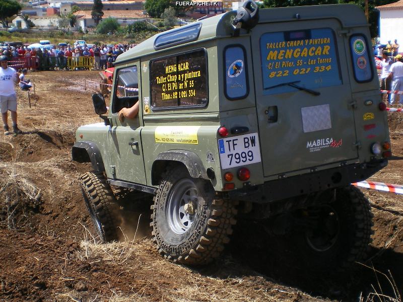 Land Rover Defender trial 4x4