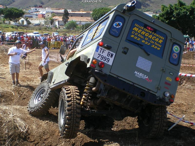 Land Rover Defender trial 4x4