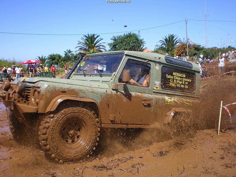 Land Rover Defender trial 4x4