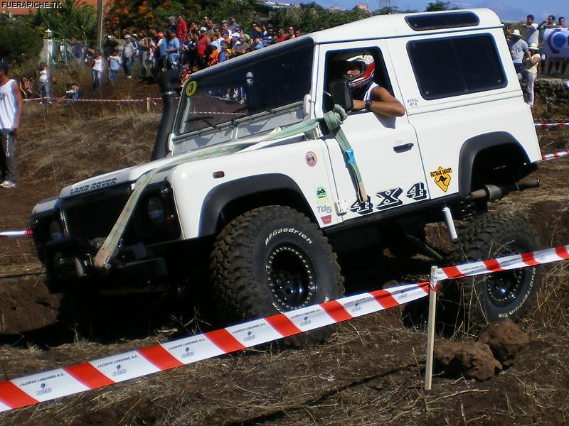 Land Rover Defender trial 4x4