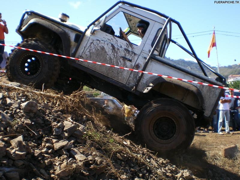 Land Rover Defender trial 4x4