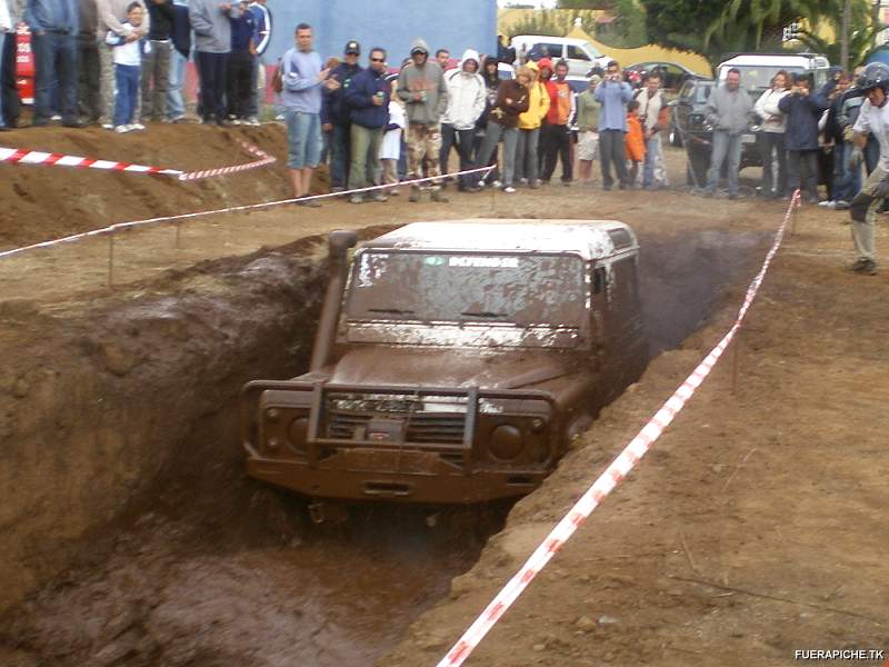 Land Rover Defender 90 trial 4x4