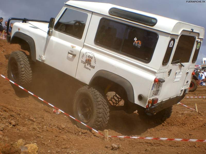Land Rover Defender 90 trial 4x4