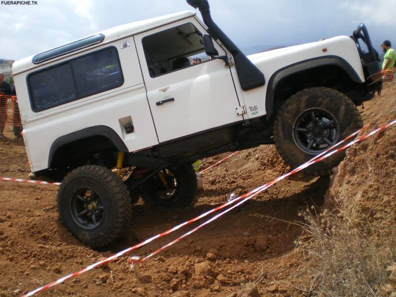 Land Rover Defender 90 trial 4x4