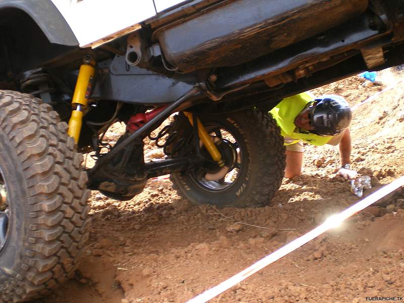 Land Rover Defender tirante de suspension doblado