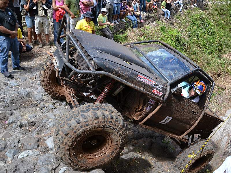 Toyota Hilux Proto V8 trial 4x4