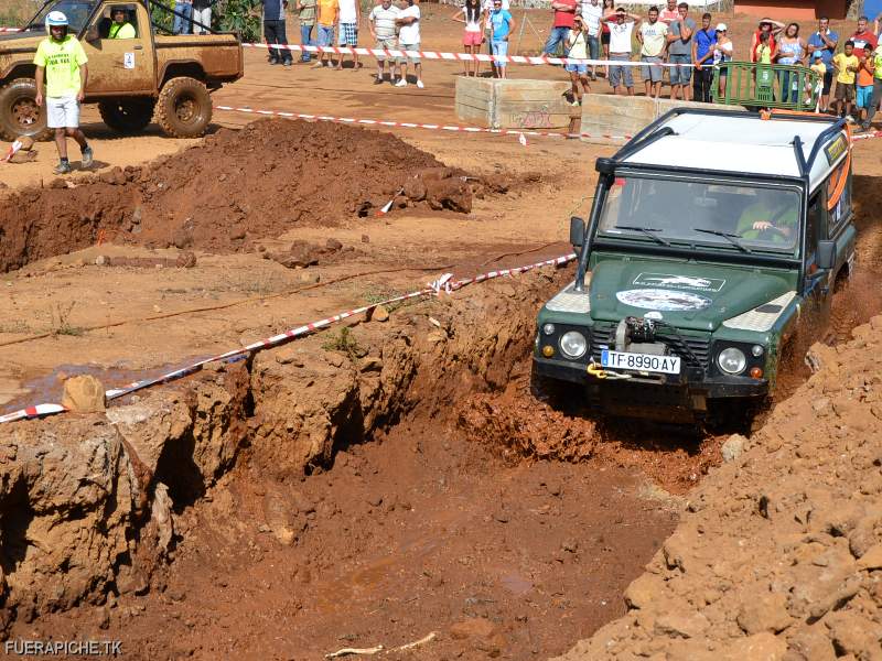 Land Rover Defender 90 trial 4x4