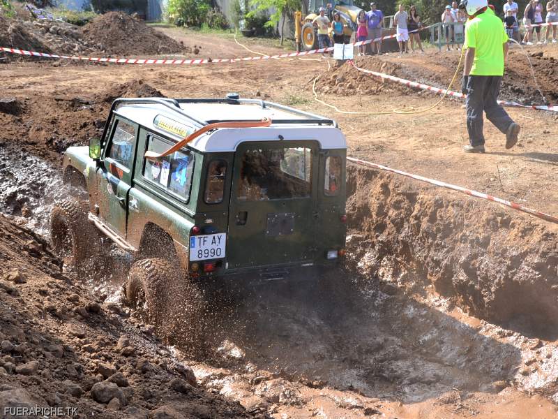 Land Rover Defender 90 trial 4x4