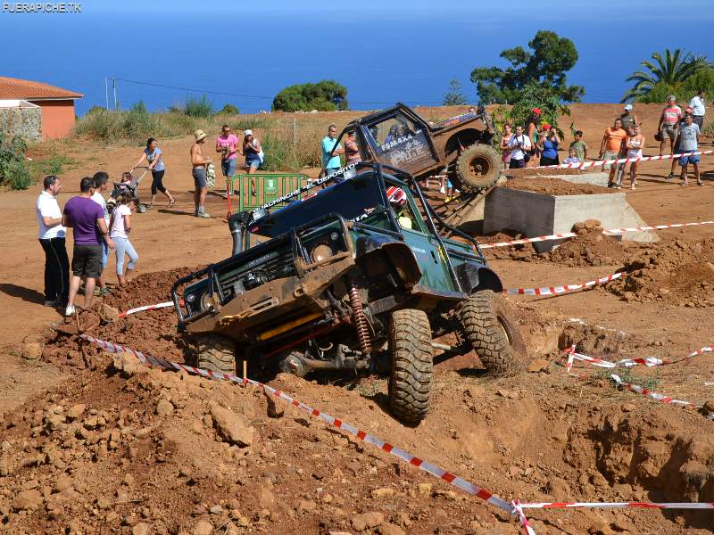Land Rover Defender 90 trial 4x4