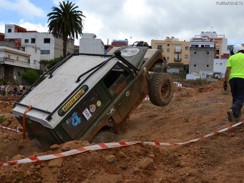 Land Rover Defender 90 trial 4x4