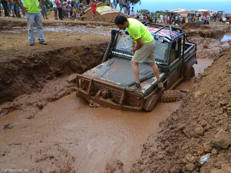 Land Rover Defender 90 trial 4x4