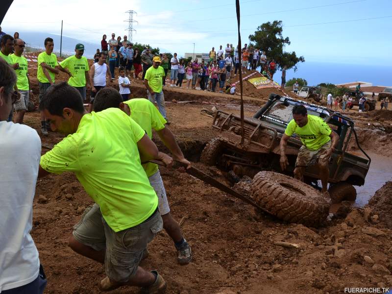 Land Rover Defender 90 trial 4x4