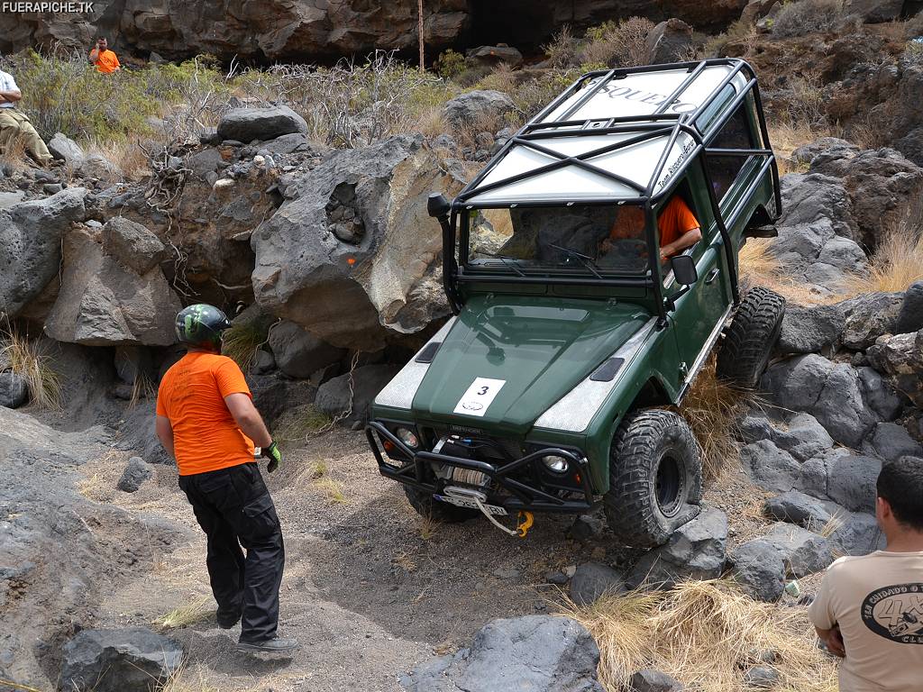 Land Rover Defender 90 trial 4x4