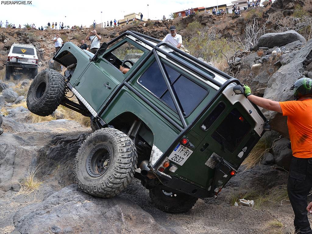 Land Rover Defender 90 trial 4x4